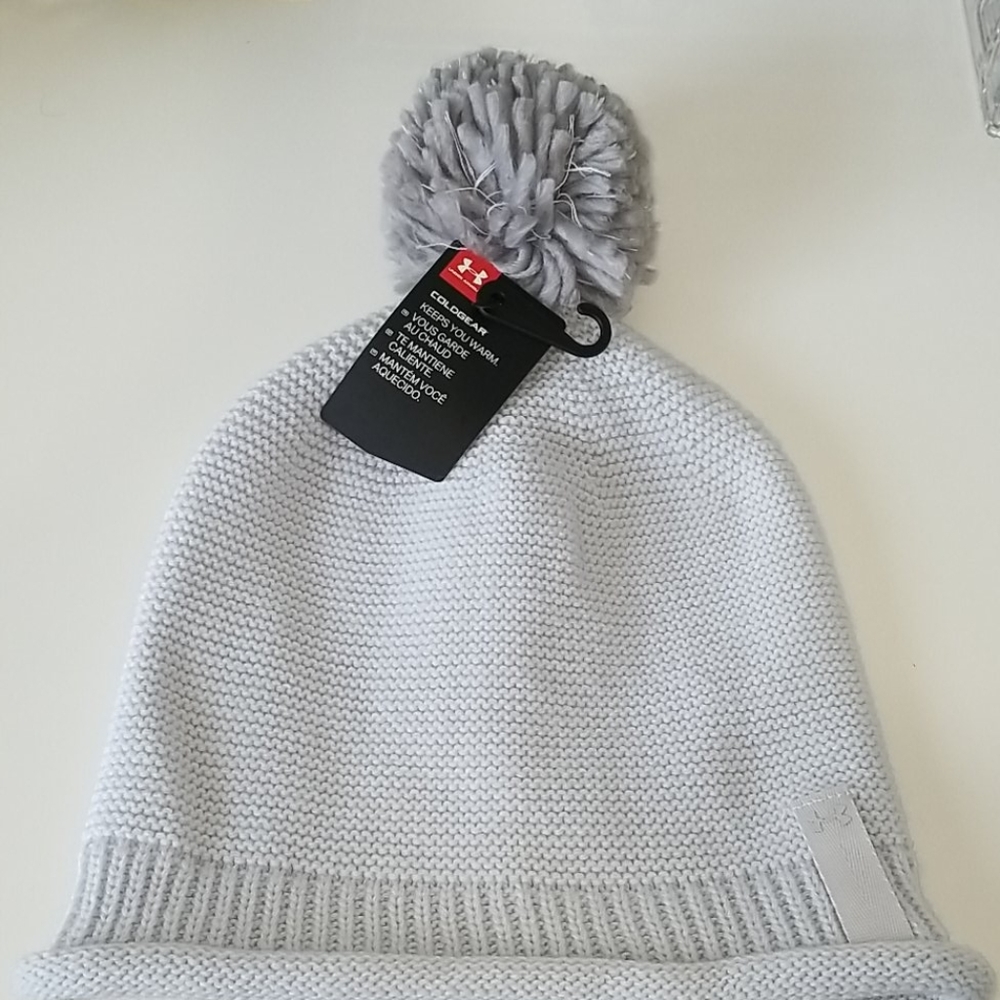 Under Armour pom beanie